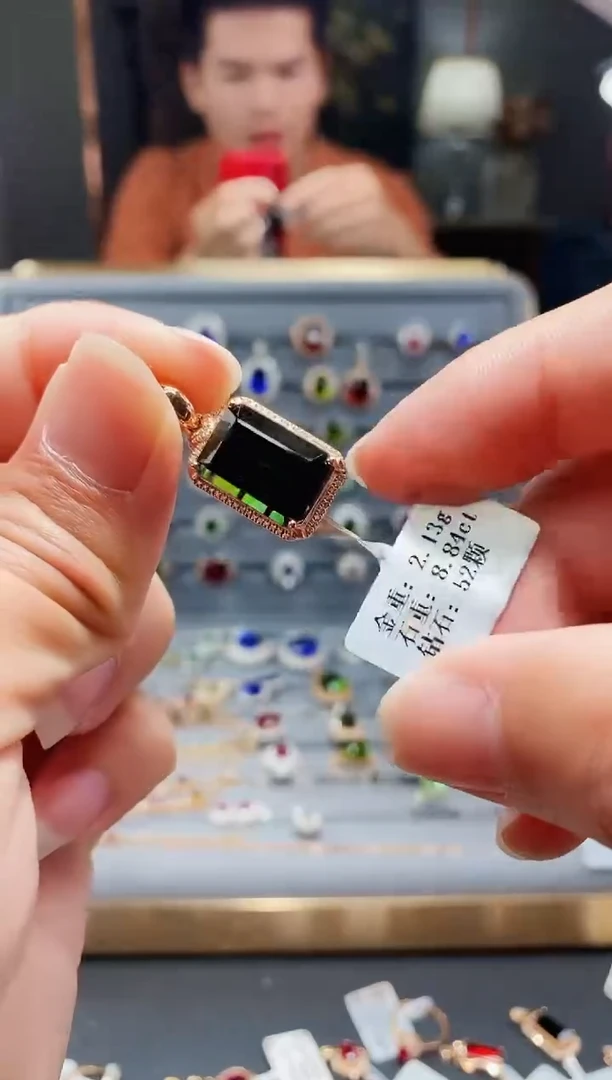 【闪购商品】碧玺颈饰18K金镶嵌8.84.