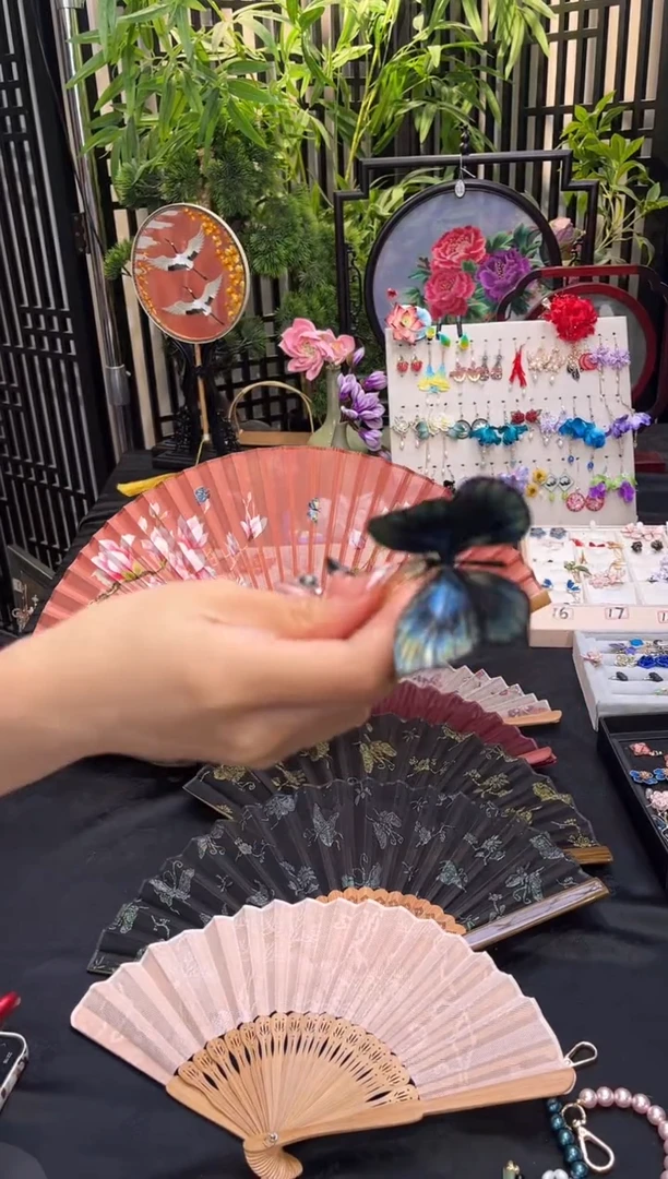 织绣蓝****海非遗手工苏绣饰品 改黑色边夹