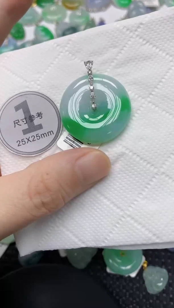翡翠18K金镶嵌颈饰11111111