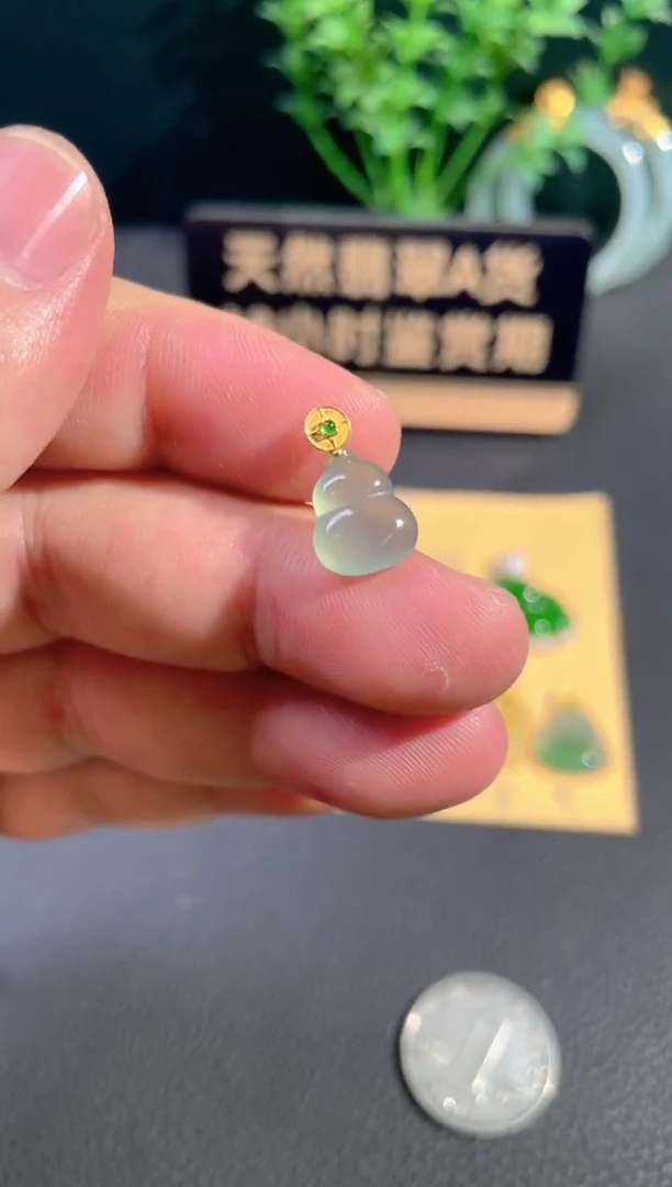 颈饰18K金镶嵌翡翠翡翠