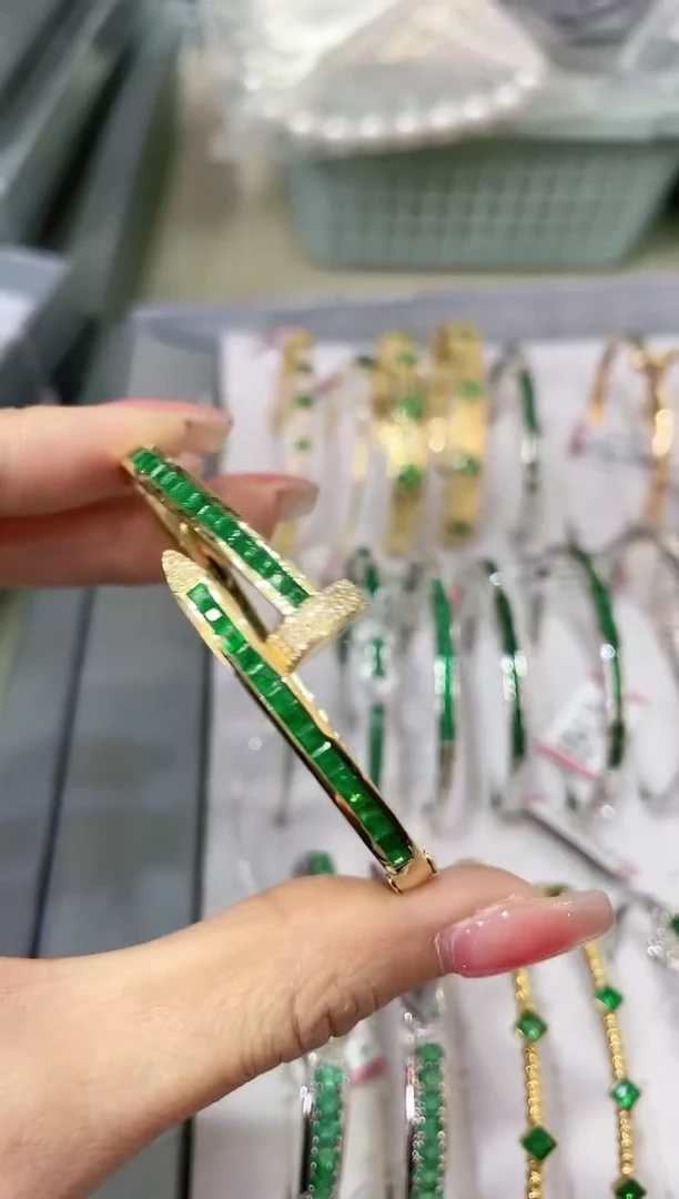 【闪购商品】祖母绿手镯18K金镶嵌·