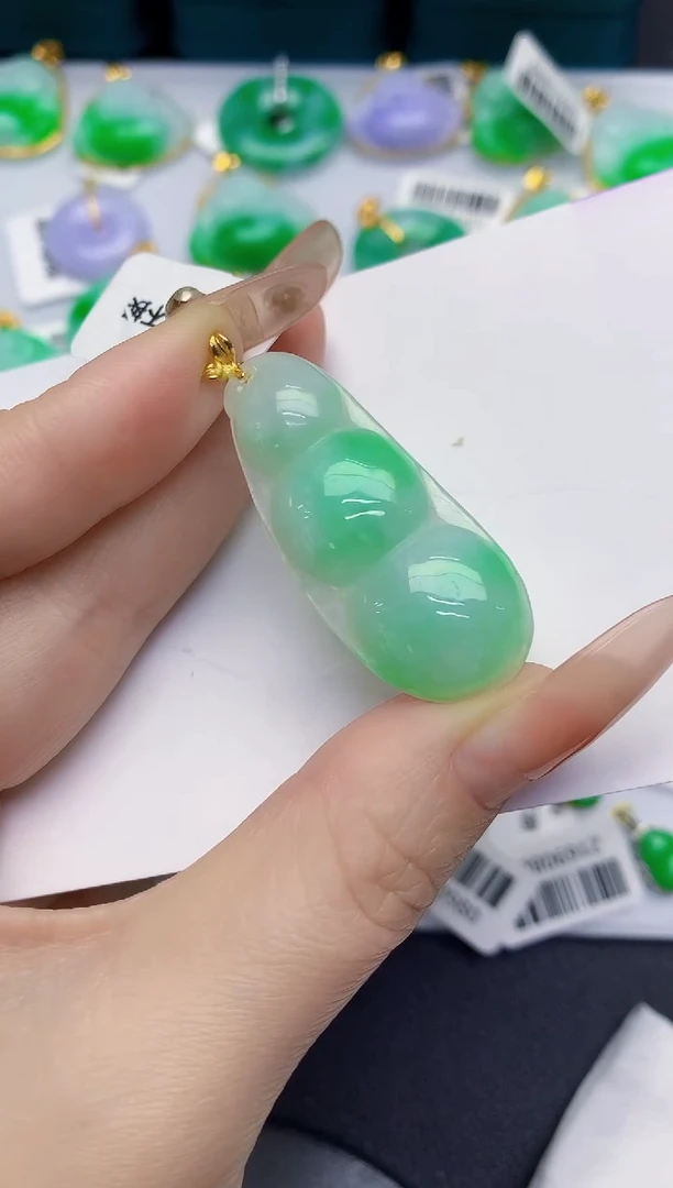 颈饰18K金镶嵌翡翠缅甸天然翡翠A货