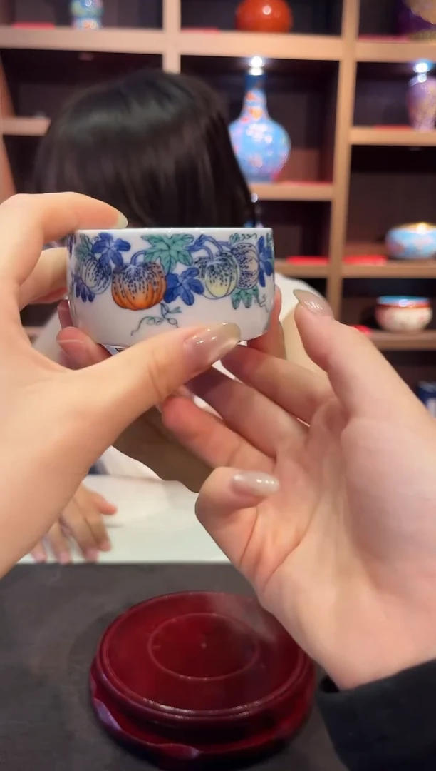 杯子斗彩女将军涂杏花0284