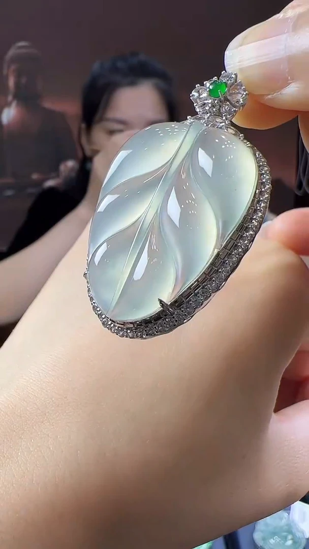 18K金镶嵌挂件翡翠叶子