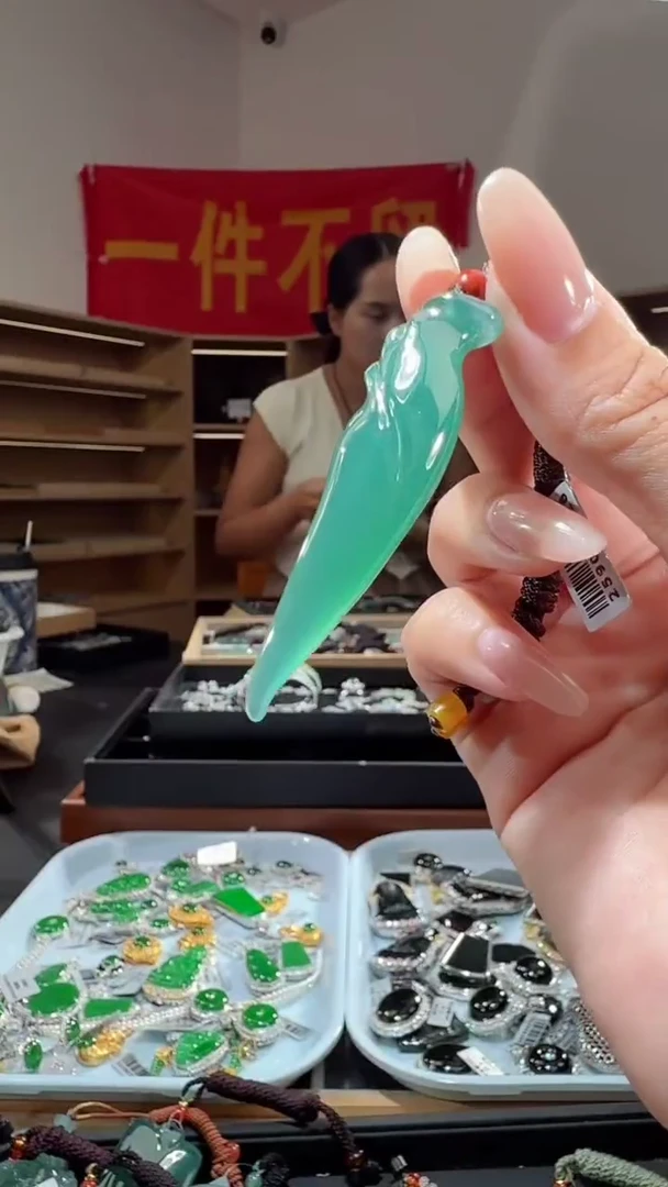 吊坠(不含链)未镶嵌翡翠形意