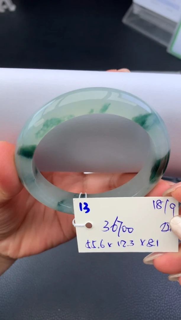 未镶嵌手镯翡翠手镯