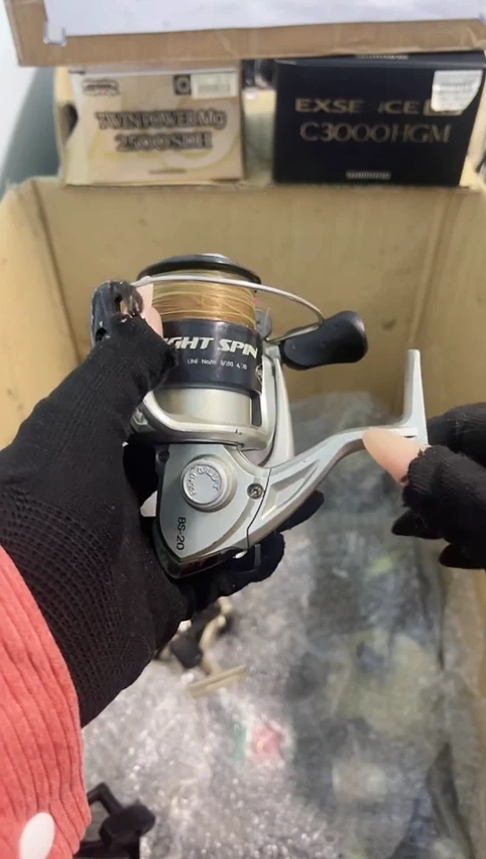 愉*鱼亚钓鱼轮，微瑕孤品，成色，型号直播间讲解为准，看好再下单
