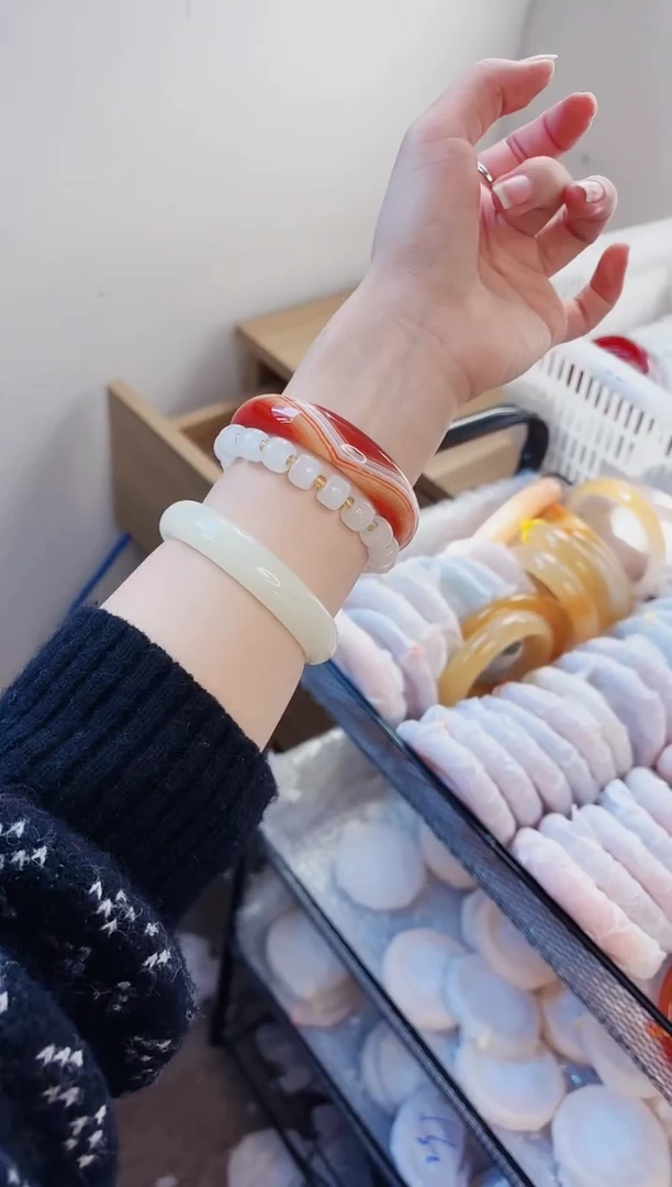 【闪购商品】石英质玉手镯未镶嵌267-玛瑙60圈口