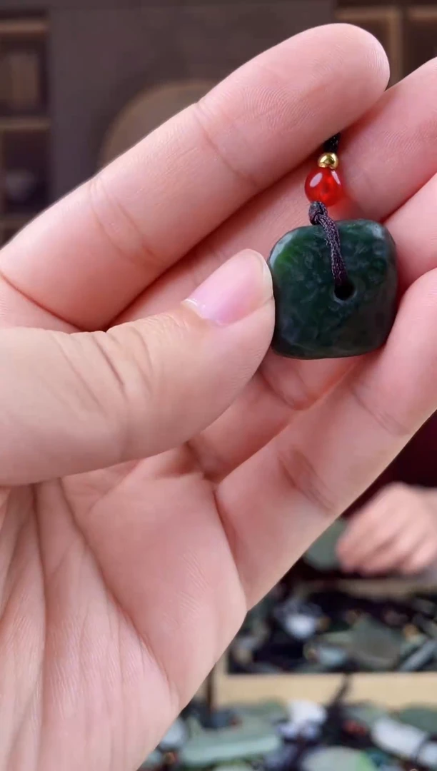 颈饰未镶嵌和田玉拍一发一，多样性发货