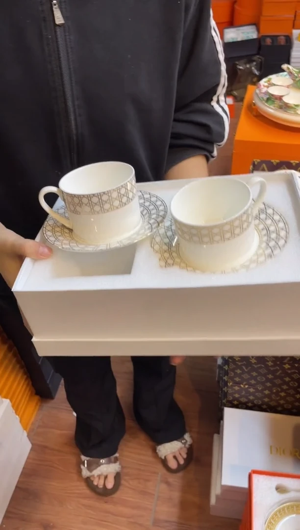 杯鸿辉家品牌瓷器，京东包邮！
