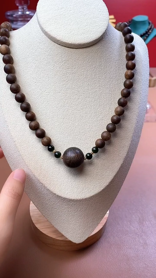 手串沉香芽庄回流白棋08+镶嵌沉香木雕刻顶珠