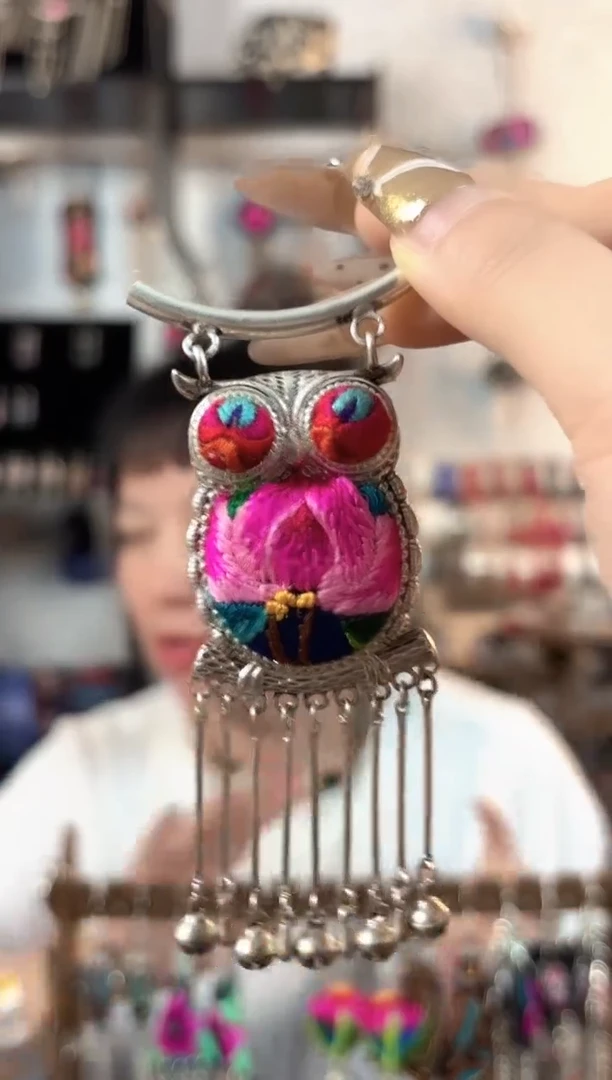 织绣Y****y彩云南阁民族风老绣非遗饰品090