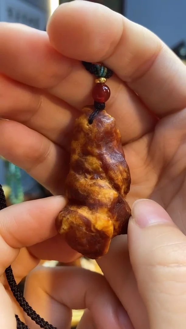 未镶嵌颈饰琥珀吊坠