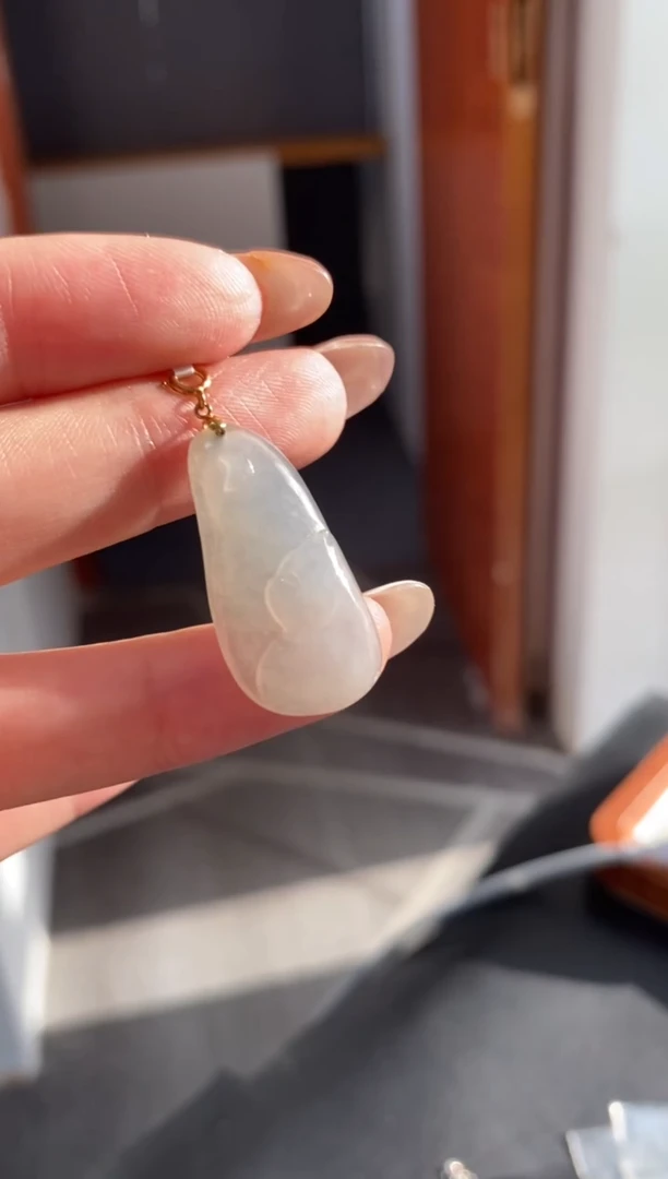 颈饰18K金镶嵌翡翠__