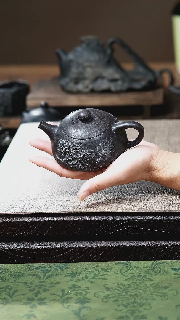 庄惠东老师作品冰碛岩重工雕刻双龙石瓢壶