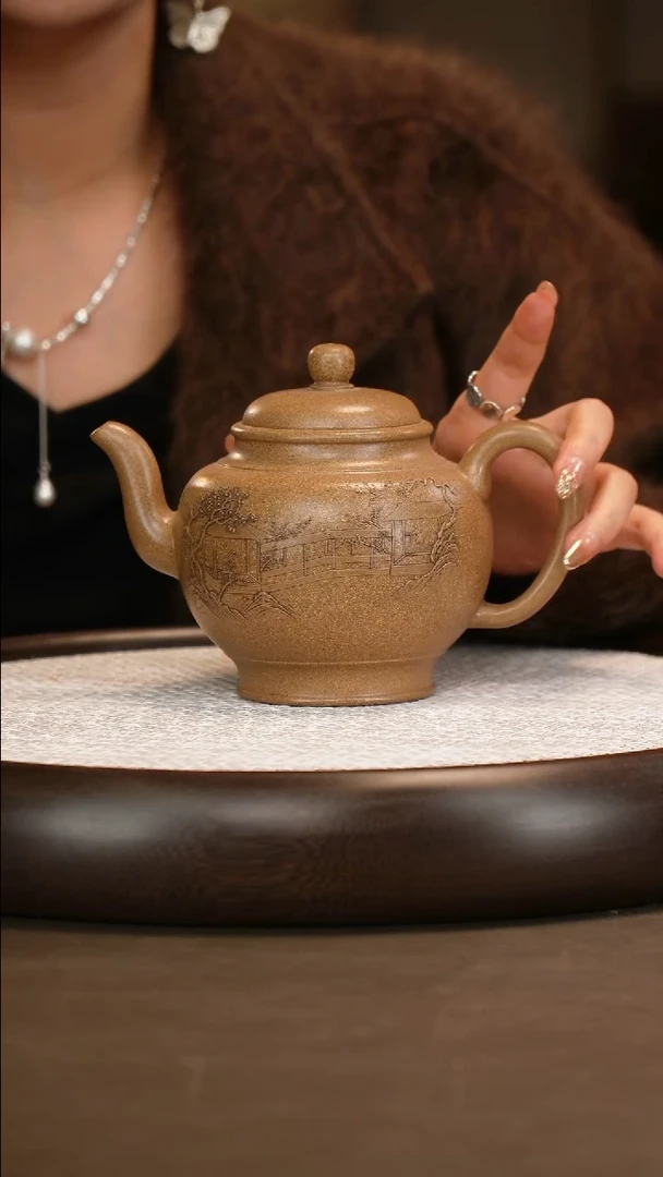 葛岳纯 宫灯 梨皮段 460c/龙杯