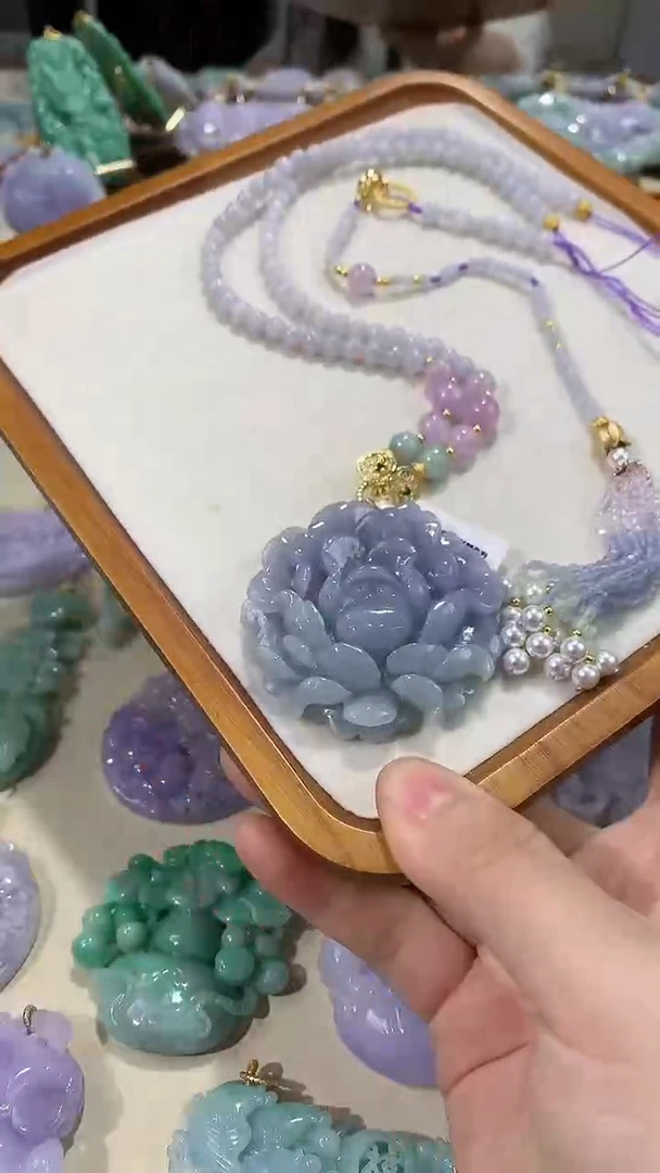 颈饰未镶嵌翡翠吊坠