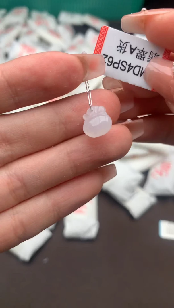 【闪购商品】翡翠挂件未镶嵌一