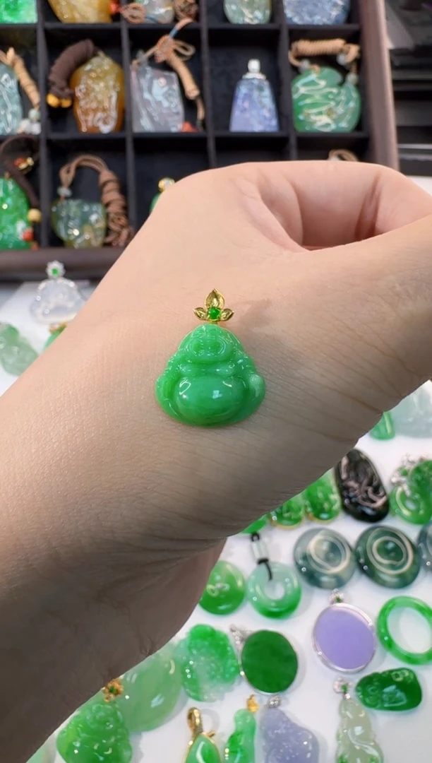 颈饰18K金镶嵌翡翠缅甸A货翡翠