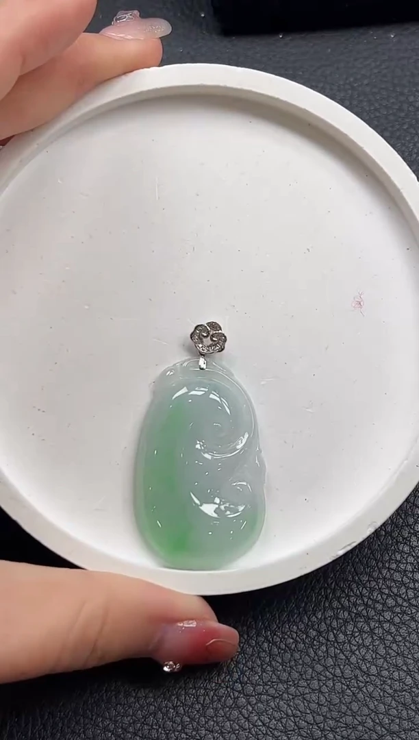 【闪购商品】翡翠颈饰18K金镶嵌如意