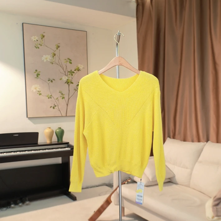 G138 秋冬纯色简约V领针织毛衫女 8A19