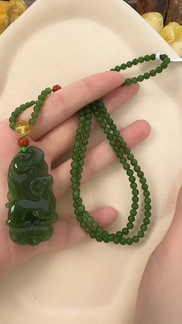 颈饰未镶嵌和田玉（碧玉）吊坠