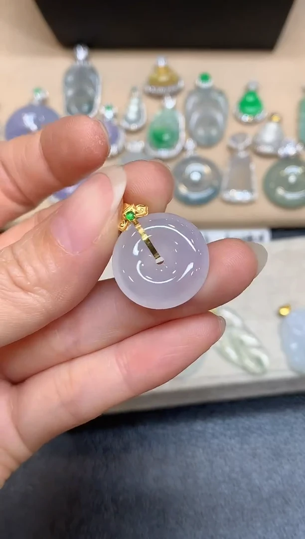 颈饰18K金镶嵌翡翠平安扣【无服务费