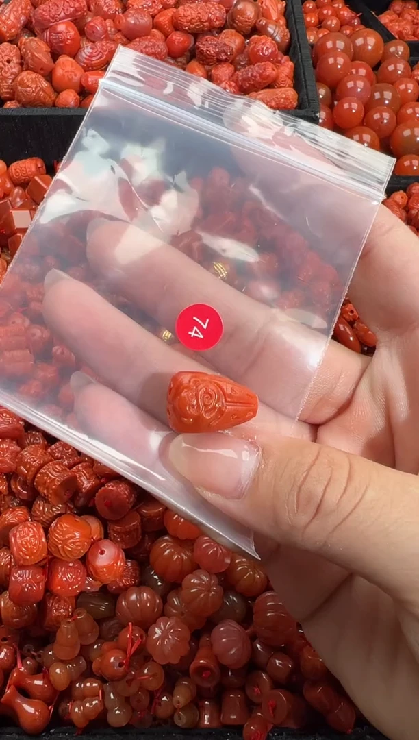 南红玛瑙未镶嵌颈饰1