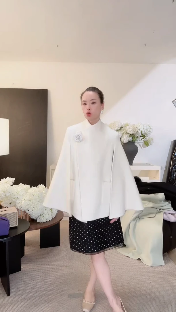 白色胸花斗篷外套S不退不换