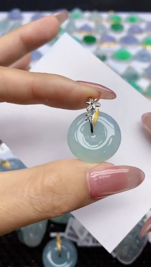 【闪购商品】翡翠挂件18K金镶嵌天然翡翠A货