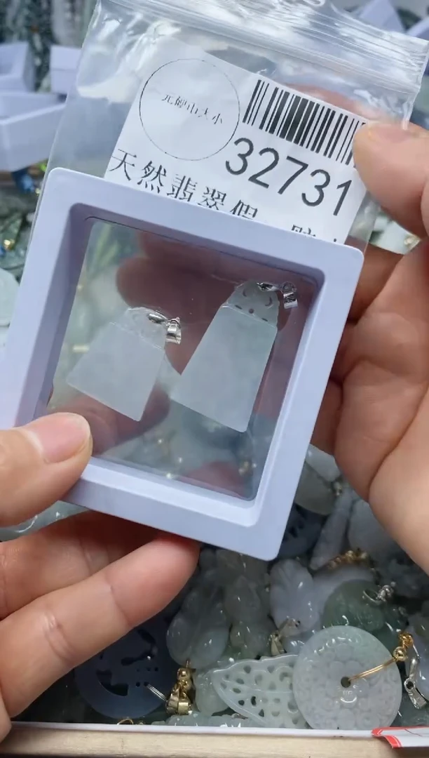 【闪购商品】翡翠吊坠(不含链)未镶嵌32731