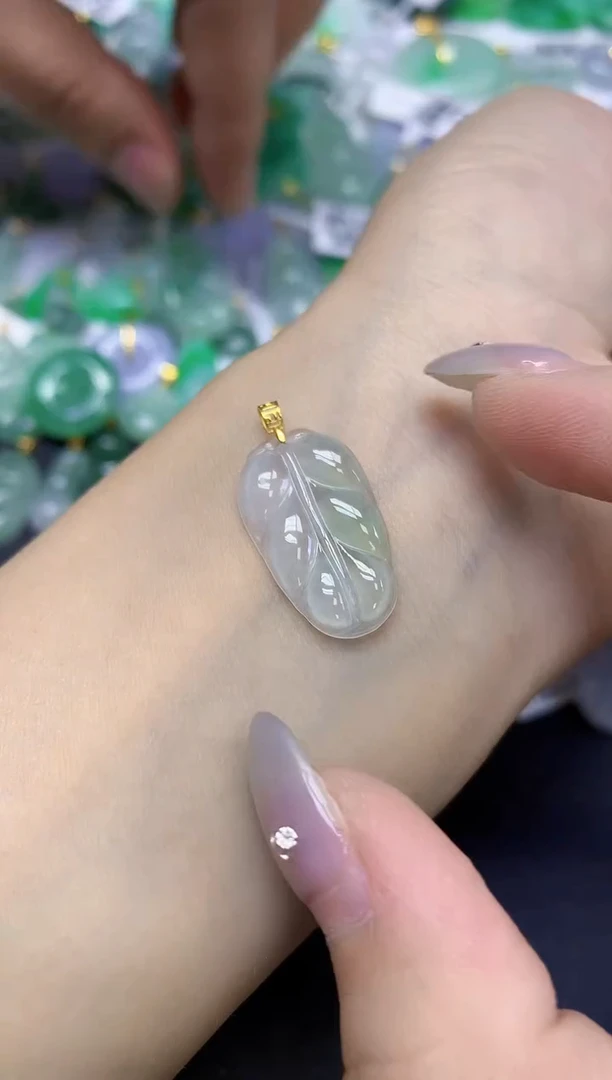 颈饰18K金镶嵌翡翠天然缅甸翡翠A货百元以上9元证书费自理