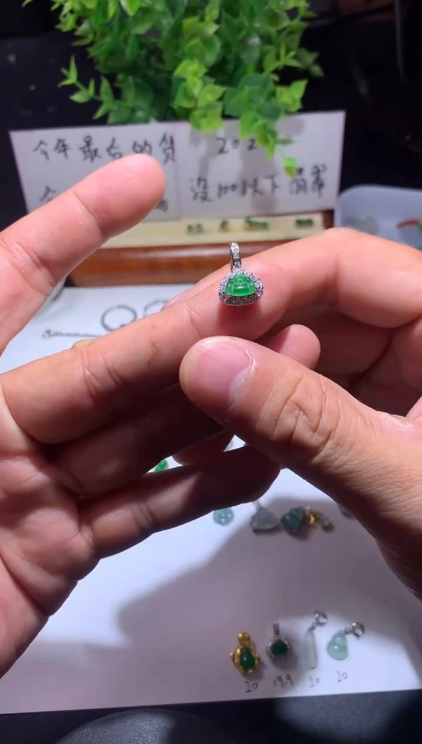 吊坠(不含链)未镶嵌翡翠1