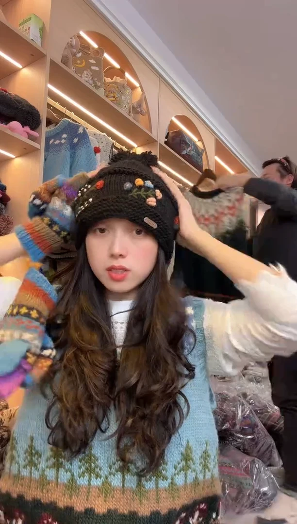 羊毛纯手工黑色刺绣