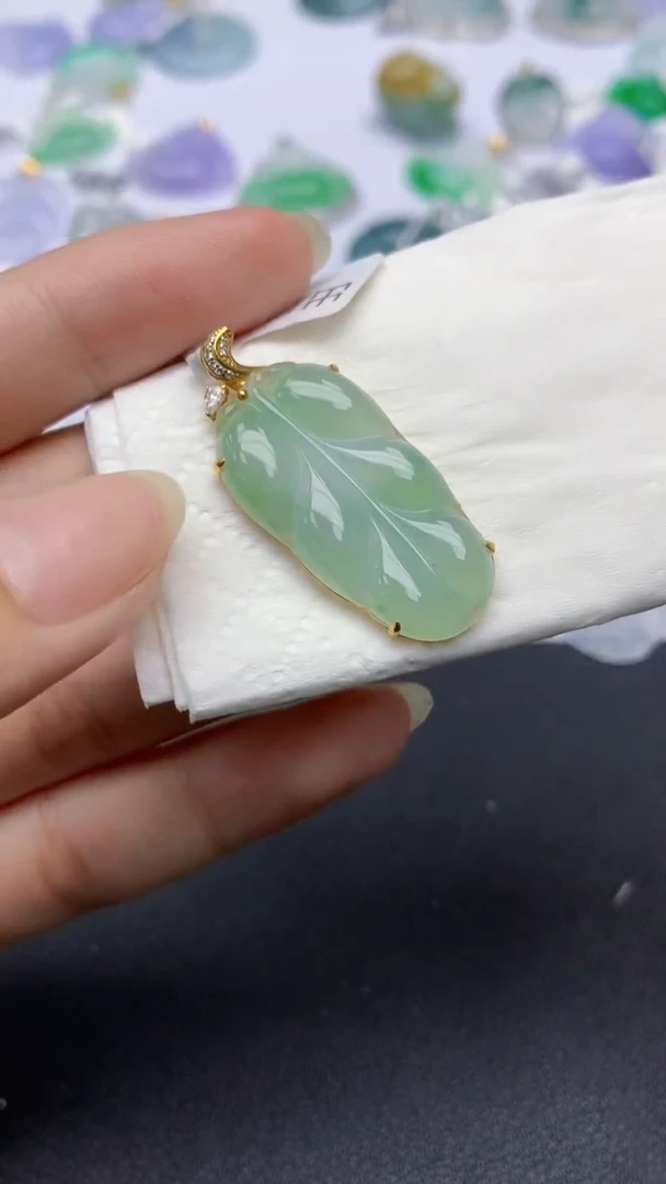 翡翠18K金镶嵌颈饰天然缅甸a货翡翠