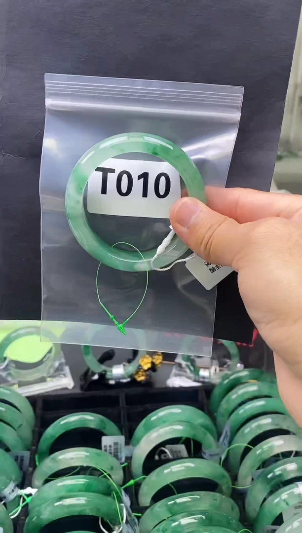 未镶嵌手镯石英质玉（非洲翠）55圈口T010