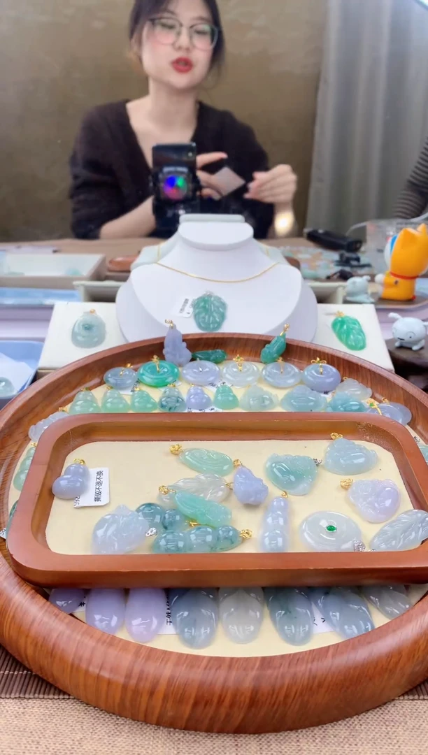 颈饰未镶嵌翡翠天然A货翡翠挂件