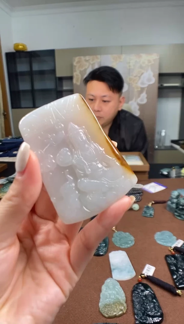 颈饰未镶嵌翡翠 多样性发其一