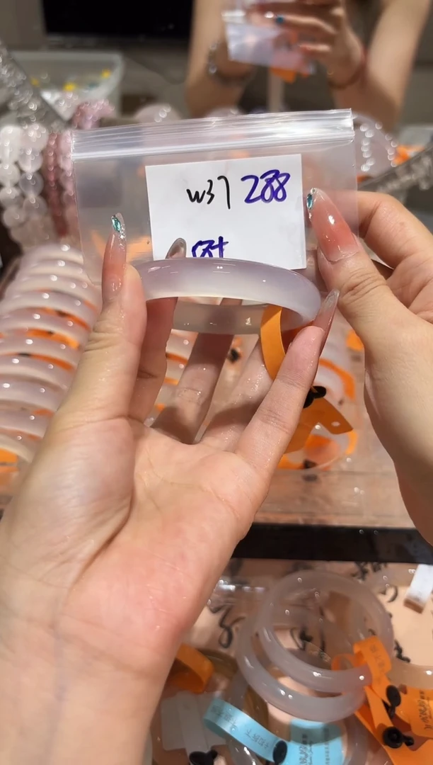 玛瑙/玉髓手镯未镶嵌叉*肉W37