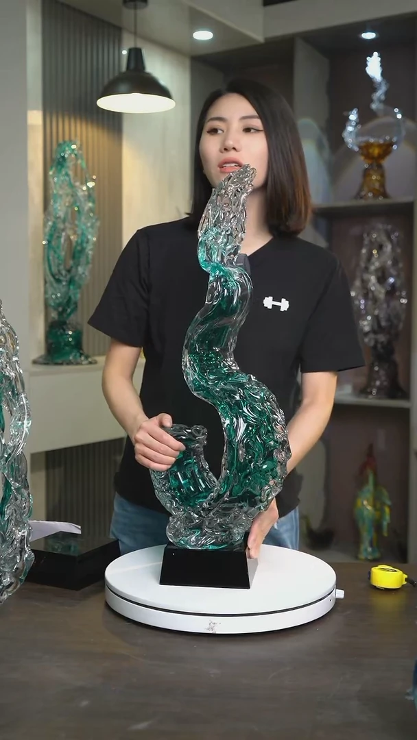 琉璃湖水绿风生水起