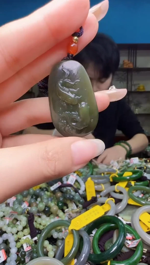 颈饰未镶嵌和田玉1