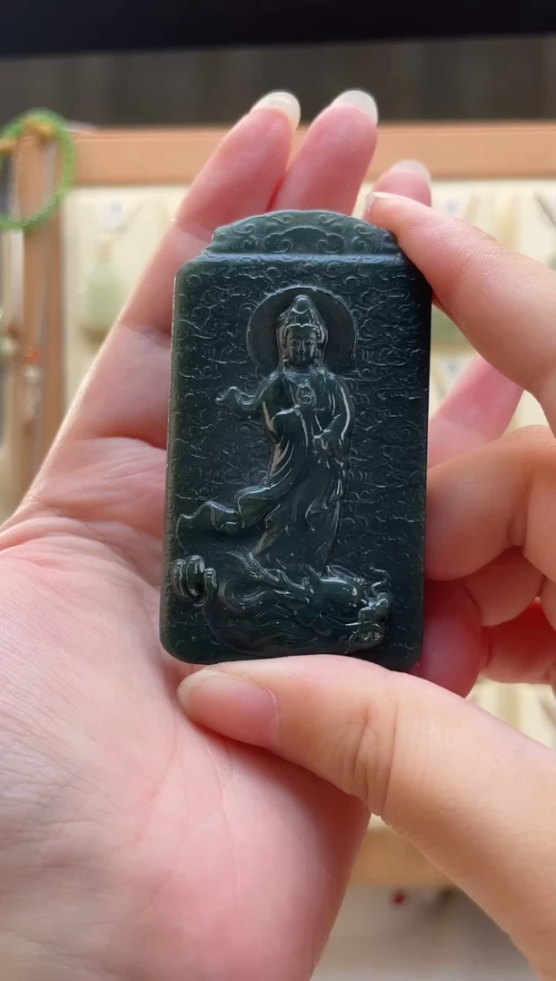 和田玉未镶嵌颈饰68.7*38.3*9.5毫米青玉观音牌（默认微瑕）