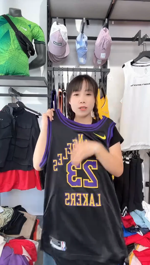 1368  编码 耐克卫衣以直播间过款为准 尺码L