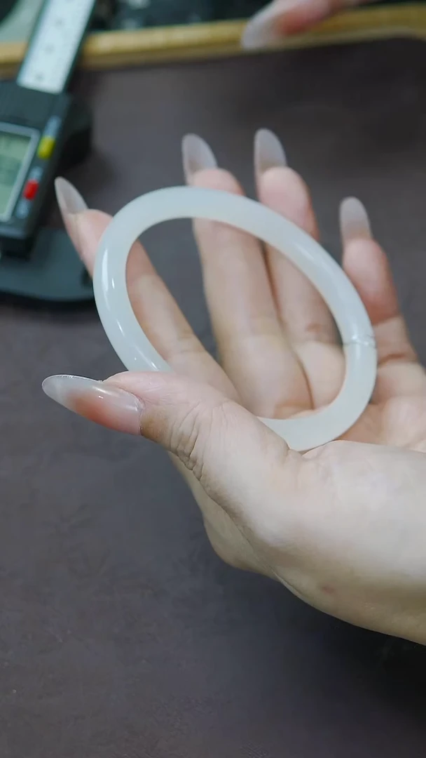 未镶嵌手镯和田玉56圈口  冰白玉手镯