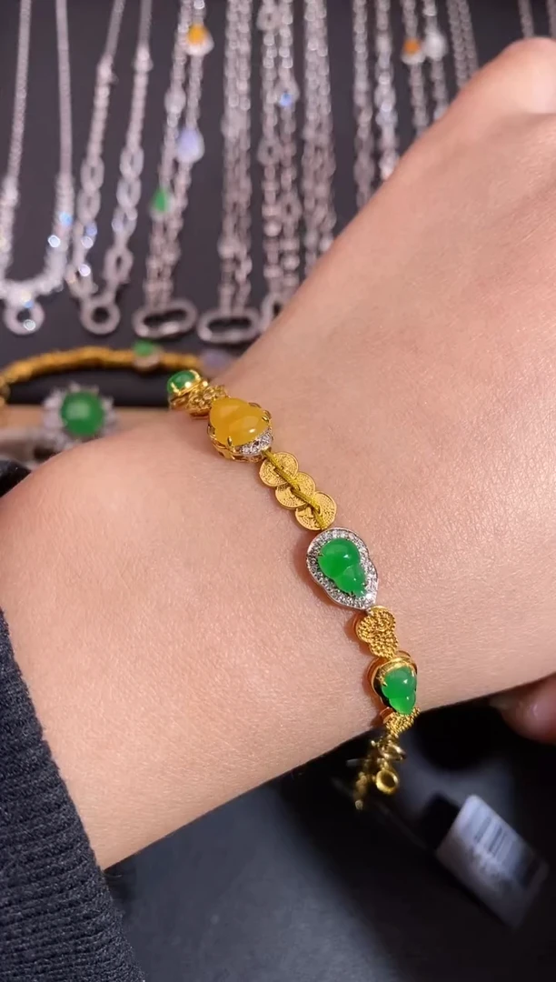 颈饰18K金镶嵌翡翠手链