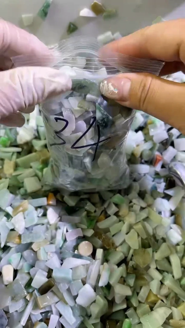 【闪购商品】翡翠颈饰未镶嵌天然翡翠小号500克34