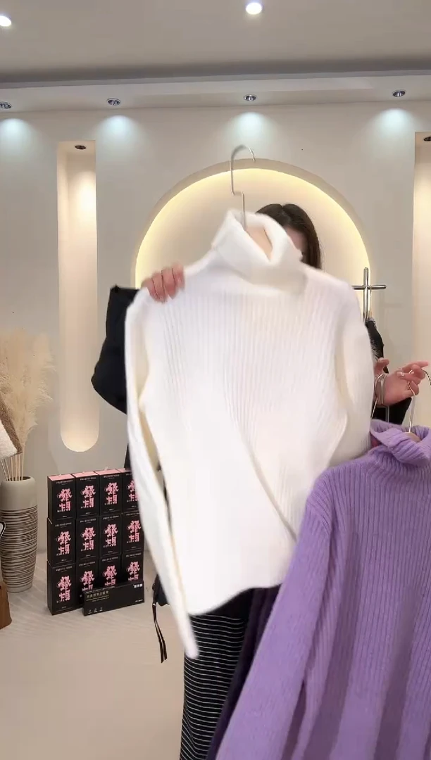 白色高领一件均码