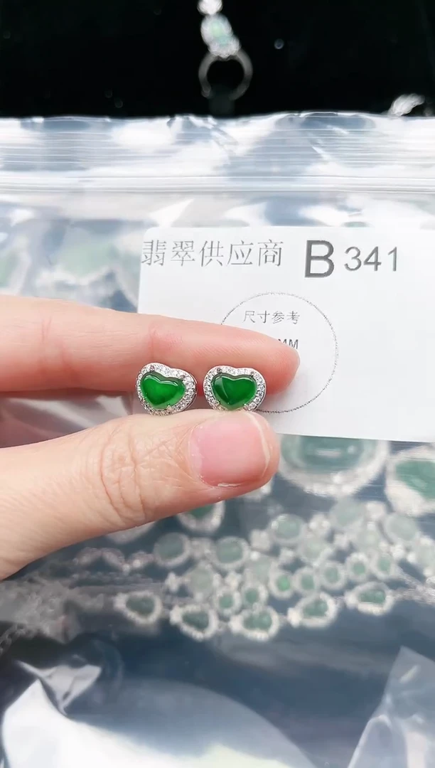 【闪购商品】翡翠颈饰未镶嵌341赠皮绳