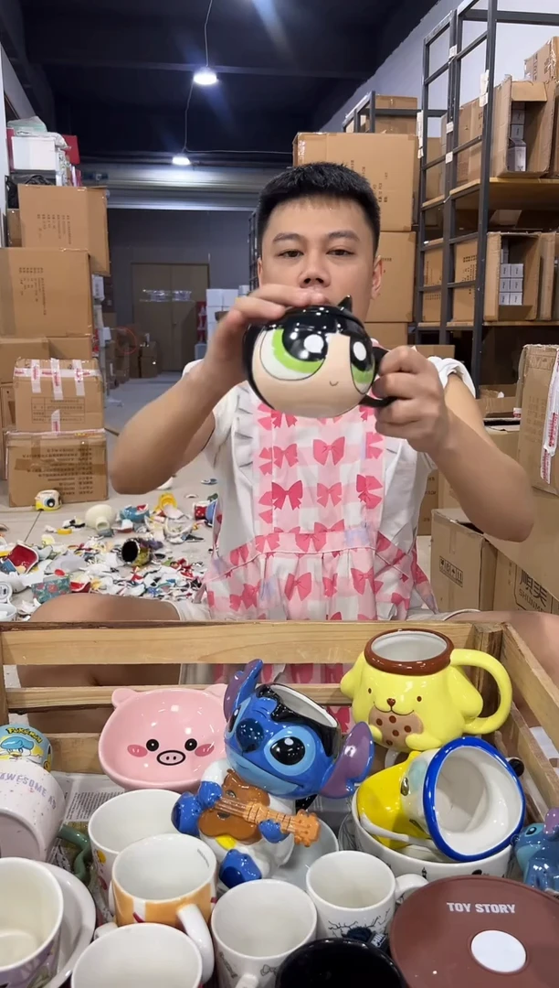瓷片黑色飞天小女警带盖杯