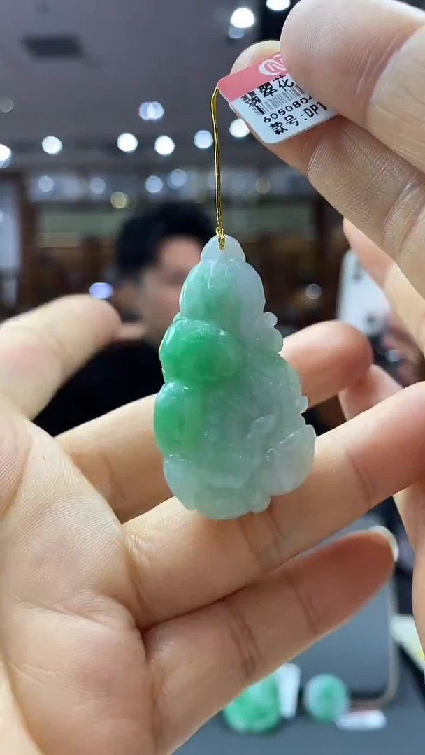 颈饰未镶嵌翡翠白菜